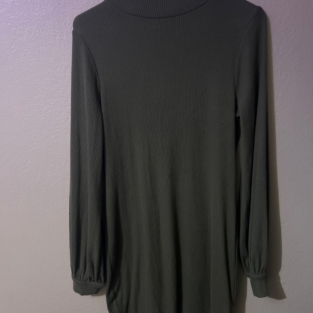 35.Mid turtle neck dress